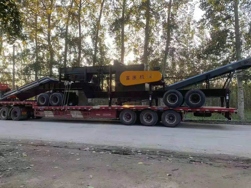 車載輪胎式1216移動式碎煤機發(fā)往內蒙